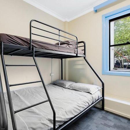 Mad Monkey Downtown Hostel ซิดนีย์ ภายนอก รูปภาพ